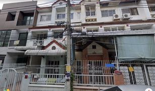 3 Bedrooms Townhouse for sale in Chom Thong, Bangkok 