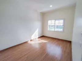 4 Bedroom Townhouse for sale at Golden Town Srinakarin-Sukhumvit, Phraeksa