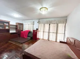 3 Schlafzimmer Reihenhaus zu verkaufen in Phra Khanong, Bangkok, Bang Chak