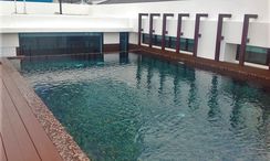 Фото 2 of the Communal Pool at Le Cote Thonglor 8