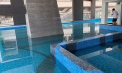 图片 2 of the 游泳池 at Rich Park Terminal @Phahonyothin 59