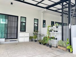 4 Schlafzimmer Reihenhaus zu verkaufen im B-Home Sansai, San Sai Luang, San Sai