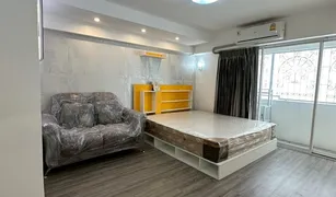 Studio Condo for sale in Sam Sen Nai, Bangkok Family Condominium