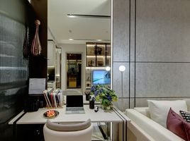 1 спален Кондо на продажу в The Room Sukhumvit 38, Phra Khanong