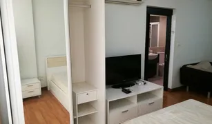 Кондо, Студия на продажу в Din Daeng, Бангкок The Kris Express 2