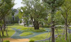 图片 3 of the Communal Garden Area at Lake Legend Chaengwattana