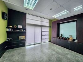 680 SqM Office for sale in Bangkok, Huai Khwang, Bangkok