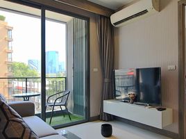 1 спален Кондо в аренду в Trapezo Sukhumvit 16, Khlong Toei