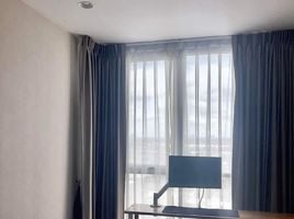 1 Schlafzimmer Appartement zu verkaufen im Oka Haus, Khlong Tan