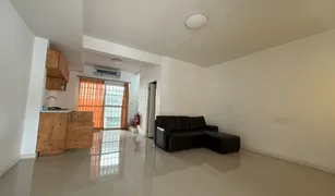 Таунхаус, 2 спальни на продажу в Nai Khlong Bang Pla Kot, Самутпракан INDY Prachauthit 90 (3)