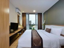 1 Schlafzimmer Wohnung zu vermieten im Ramada by Wyndham Ten Ekamai Residences, Phra Khanong Nuea