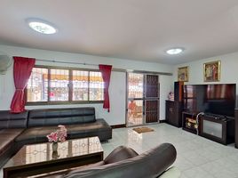 4 Bedroom Townhouse for sale in Punnawithi BTS, Bang Chak, Bang Chak
