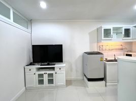 1 Schlafzimmer Appartement zu vermieten im Supalai Place, Khlong Tan Nuea