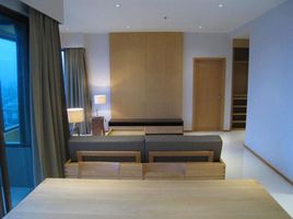 2 спален Кондо в аренду в The Emporio Place, Khlong Tan