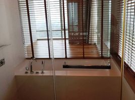 2 Bedroom Condo for rent at 185 Rajadamri, Lumphini