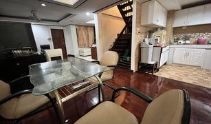 曼谷 Khlong Tan Nuea 5 卧室 联排别墅 售 