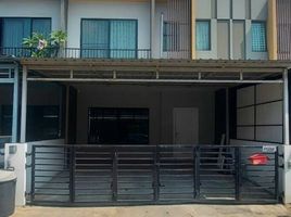 3 Bedroom Townhouse for rent at The Connect Pattanakarn 38, Suan Luang