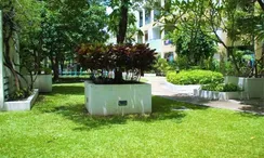 Фото 3 of the Communal Garden Area at Waterford Park Rama 4