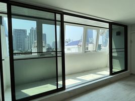 Studio Condo for sale at Diamond Tower, Si Lom