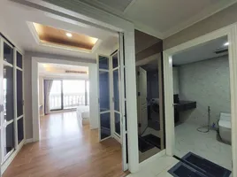 1 Schlafzimmer Wohnung zu vermieten im Nusa State Tower Condominium, Si Lom