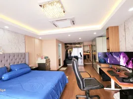 2 Schlafzimmer Wohnung zu verkaufen im Nusa State Tower Condominium, Si Lom