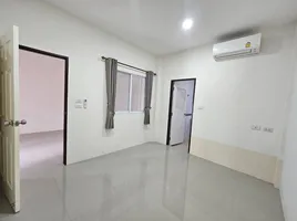 2 Bedroom Townhouse for sale at Lapatrada Village 5 , Bang Lamung