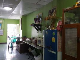 2 Schlafzimmer Reihenhaus zu verkaufen im Baan Pongsirichai 4, Om Noi, Krathum Baen, Samut Sakhon