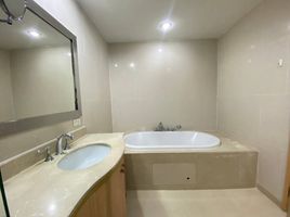 2 Bedroom Condo for sale at The Empire Place, Thung Wat Don, Sathon