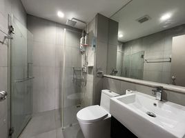 1 Schlafzimmer Wohnung zu verkaufen im The Politan Rive, Bang Kraso, Mueang Nonthaburi