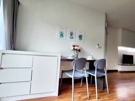 1 Schlafzimmer Wohnung zu verkaufen im The Green Places Condominium, Ratsada