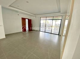 4 Schlafzimmer Haus zu verkaufen im Woodland Residences, Chak Angrae Kraom