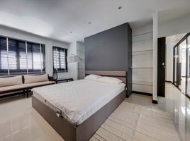 2 Schlafzimmer Appartement zu vermieten im Chapter 31, Khlong Toei Nuea