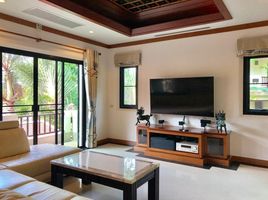 3 Schlafzimmer Villa zu vermieten im Nai Harn Baan Bua, Rawai, Phuket Town