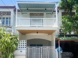 在Piya Wararom 2出售的3 卧室 联排别墅, Sai Noi, Sai Noi
