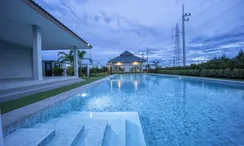 图片 3 of the 游泳池 at Mali Lotus Villas