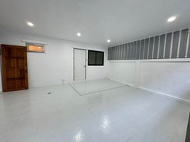 3 спален Таунхаус на продажу в Phuket Inter Villa, Ko Kaeo