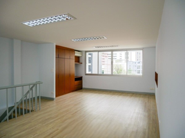 100 m² Office for rent at Metha Wattana Building, Khlong Toei Nuea, Watthana