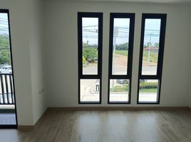 3 Bedroom Townhouse for rent at Puri Wongwaen-Lamlukka, Lat Sawai