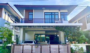 3 Bedrooms House for sale in Surasak, Pattaya Golden Town Wanghin-Taeng On