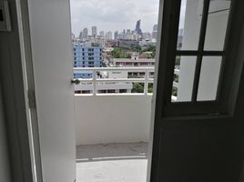 Studio Appartement zu vermieten im Jitrapar Mansion, Khlong Tan Nuea