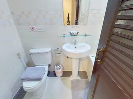 1 Bedroom Apartment for rent at Le Vanvarothai, Si Lom