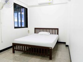 1 Schlafzimmer Wohnung zu verkaufen im Ruenrudee Condominium, Khlong Toei Nuea