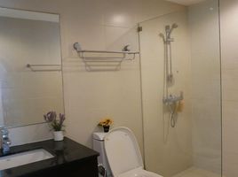 2 Bedroom Condo for sale at Belle Grand Rama 9, Huai Khwang