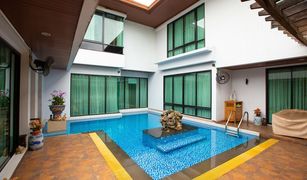 7 Schlafzimmern Villa zu verkaufen in Phra Khanong Nuea, Bangkok 