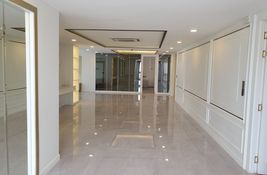 3 bedroom Condo for sale in Bangkok, Thailand