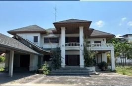 5 bedroom House for sale in Chon Buri, Thailand