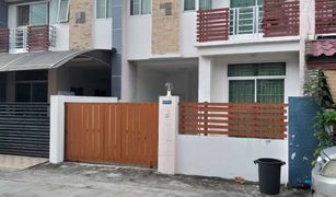 3 Bedrooms Townhouse for sale in Krathum Lom, Nakhon Pathom Baan Sap Rung Reuang City