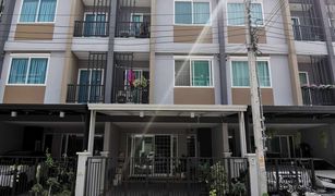 3 Bedrooms Townhouse for sale in Dokmai, Bangkok Baan Wiranphat Exclusive