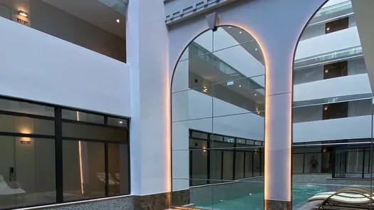 3D Walkthrough of the Communal Pool at Runesu Thonglor 5