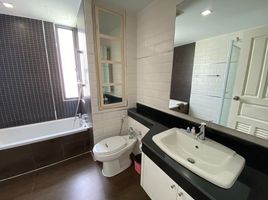 1 Schlafzimmer Appartement zu vermieten im Nantiruj Tower, Khlong Toei